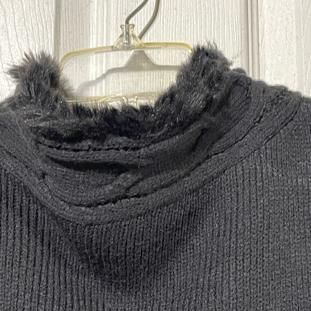 Vest - Picture 3 of 7